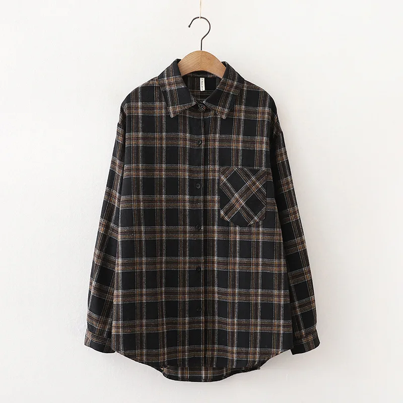 Vintage oversized plaid shirt, perfect for layering and versatile casual wear. Timeless style with practicality.