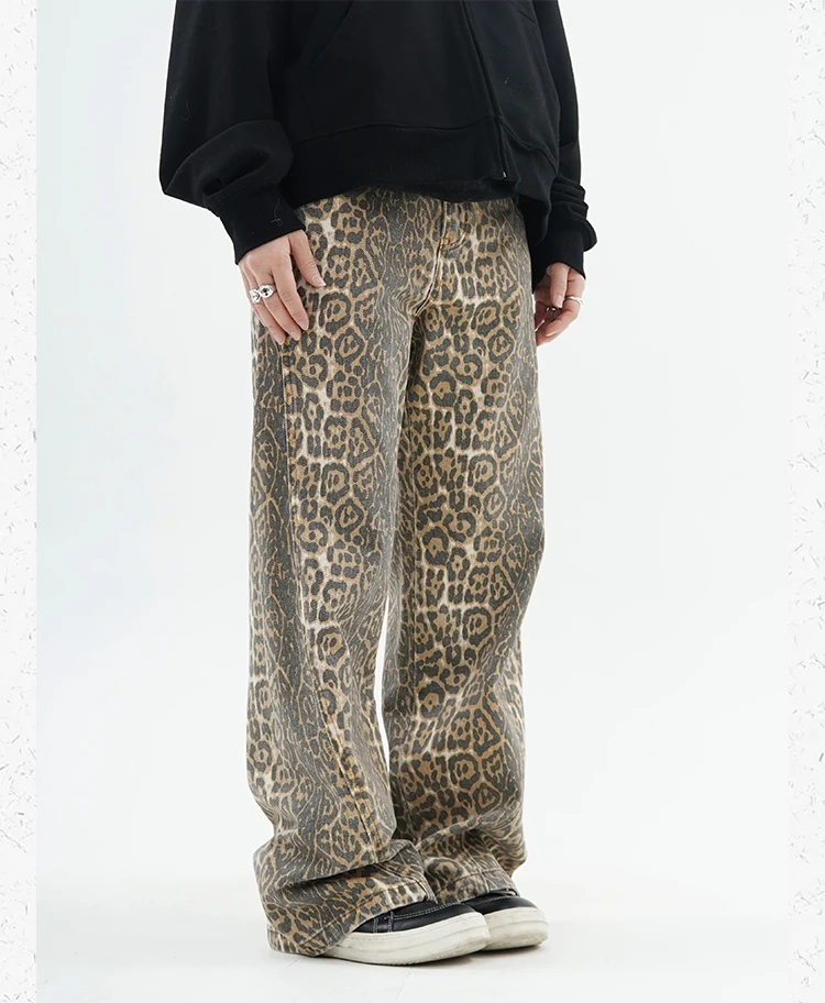 Chic high-waist leopard print jeans offer comfort and style with a vintage vibe, perfect for summer wear.