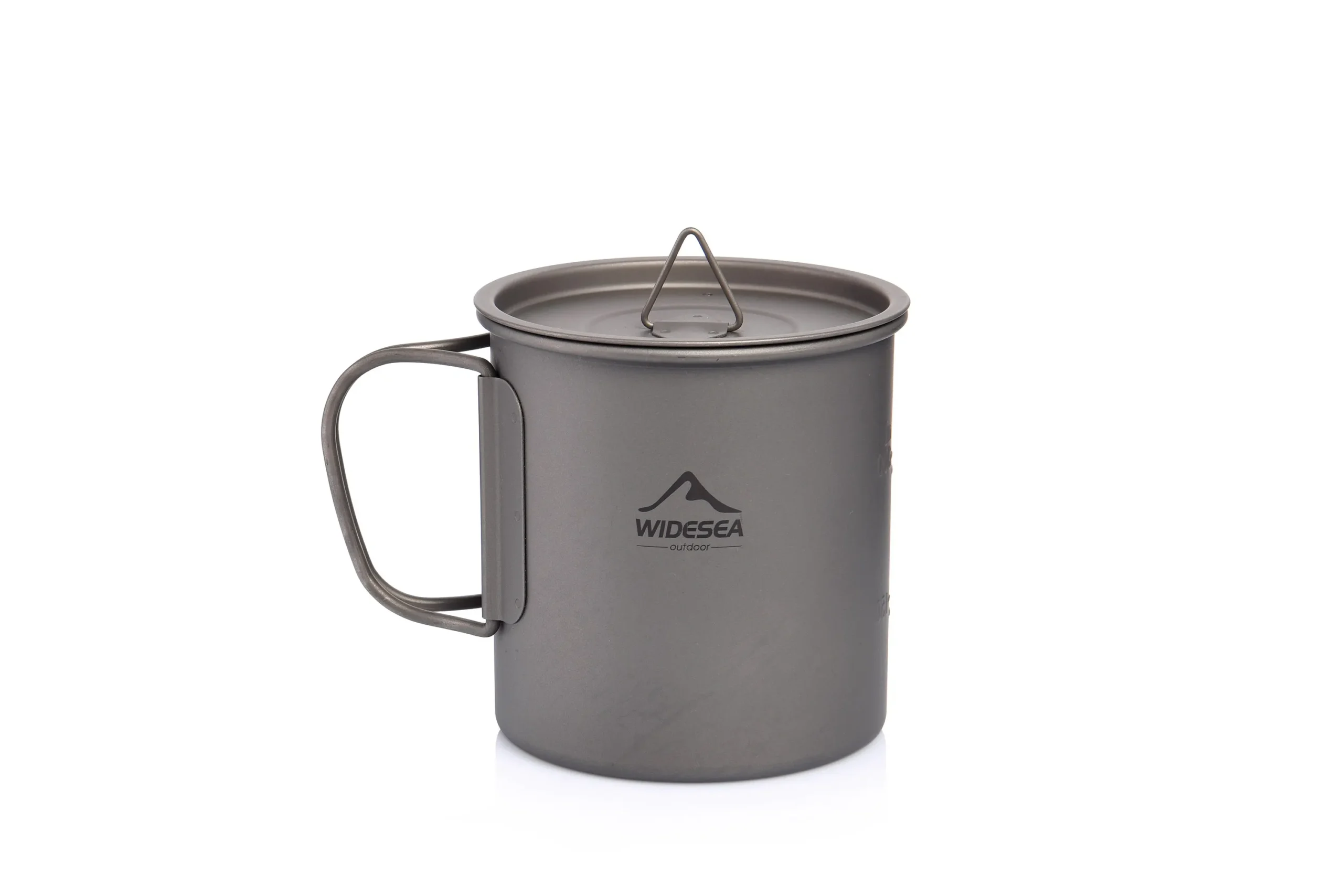 Durable, lightweight titanium camping mug—perfect for hot drinks and outdoor adventures. Eco-friendly design!